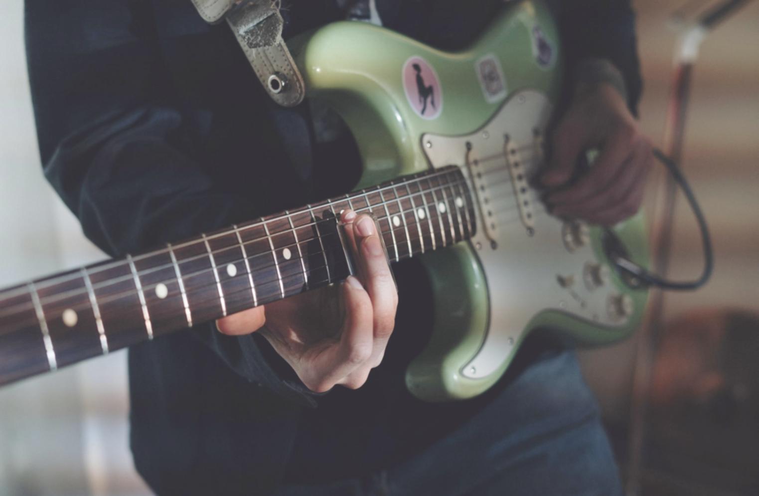 Studio di composizione con tecnologie musicali moderne